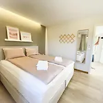 Salthouse Portugal Ocean View West אכסניה *